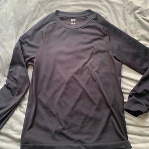 black uniqlo excersize tee s